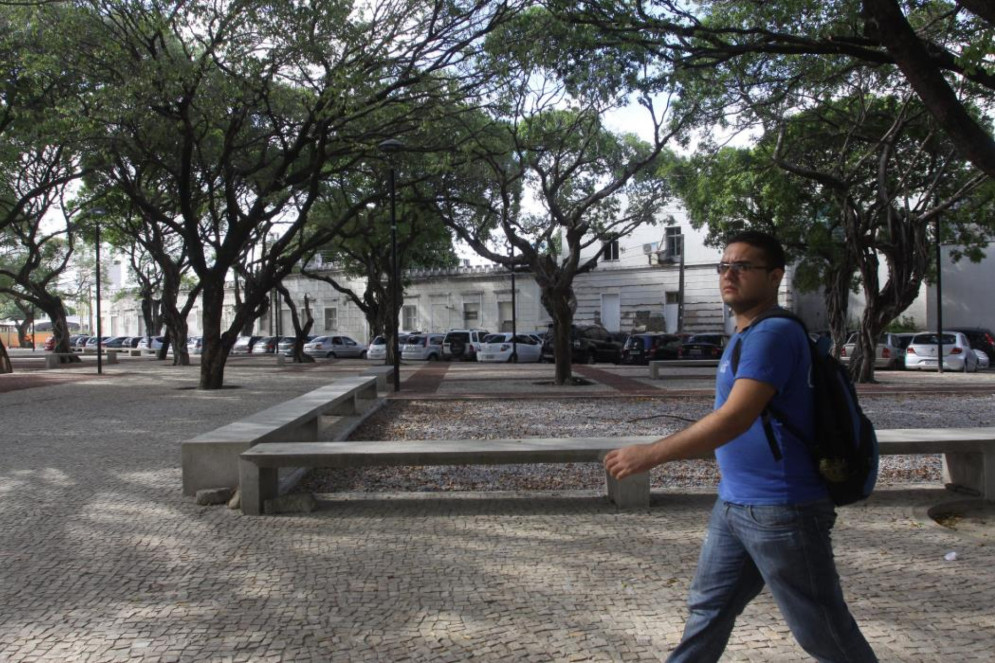 Hospital Geral César Cals e Praça Capistrano de Abreu (Praça da Lagoinha), no Centro de Fortaleza(Foto: MAURI MELO 27/3/2013)