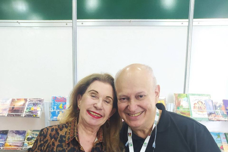 Joyce Cavalcante e o editor João Ricardo Scortecci de Paula(Foto: Arquivo Pessoal)