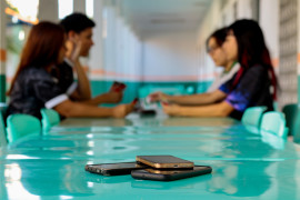 Os jogos de carta é um exemplo de táticas adotadas nas escolas para incentivar a socialização dos alunos (Foto: Samuel Setubal)