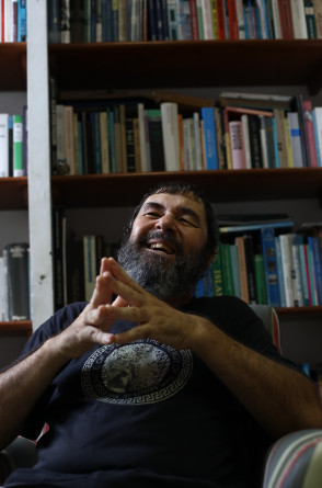 'Fui escuteiro, fiz acampamento com juventude, essas coisas que se fazia na época, sabe? Por causa ecológica, terceiro mundo.'(Foto: FÁBIO LIMA)