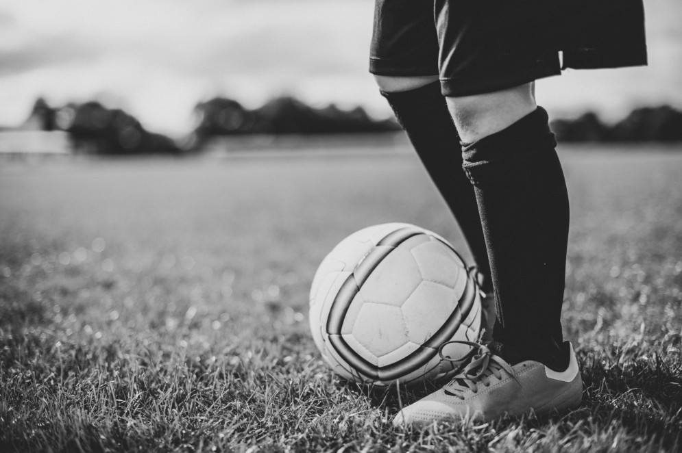 Entre a década de 1990 e o início dos anos 2010, o futebol brasileiro foi caracterizado pelo impacto imediato dos grandes investimentos do setor privado em clubes tradicionais(Foto: Chanikarn Thongsupa / rawpixel.com)