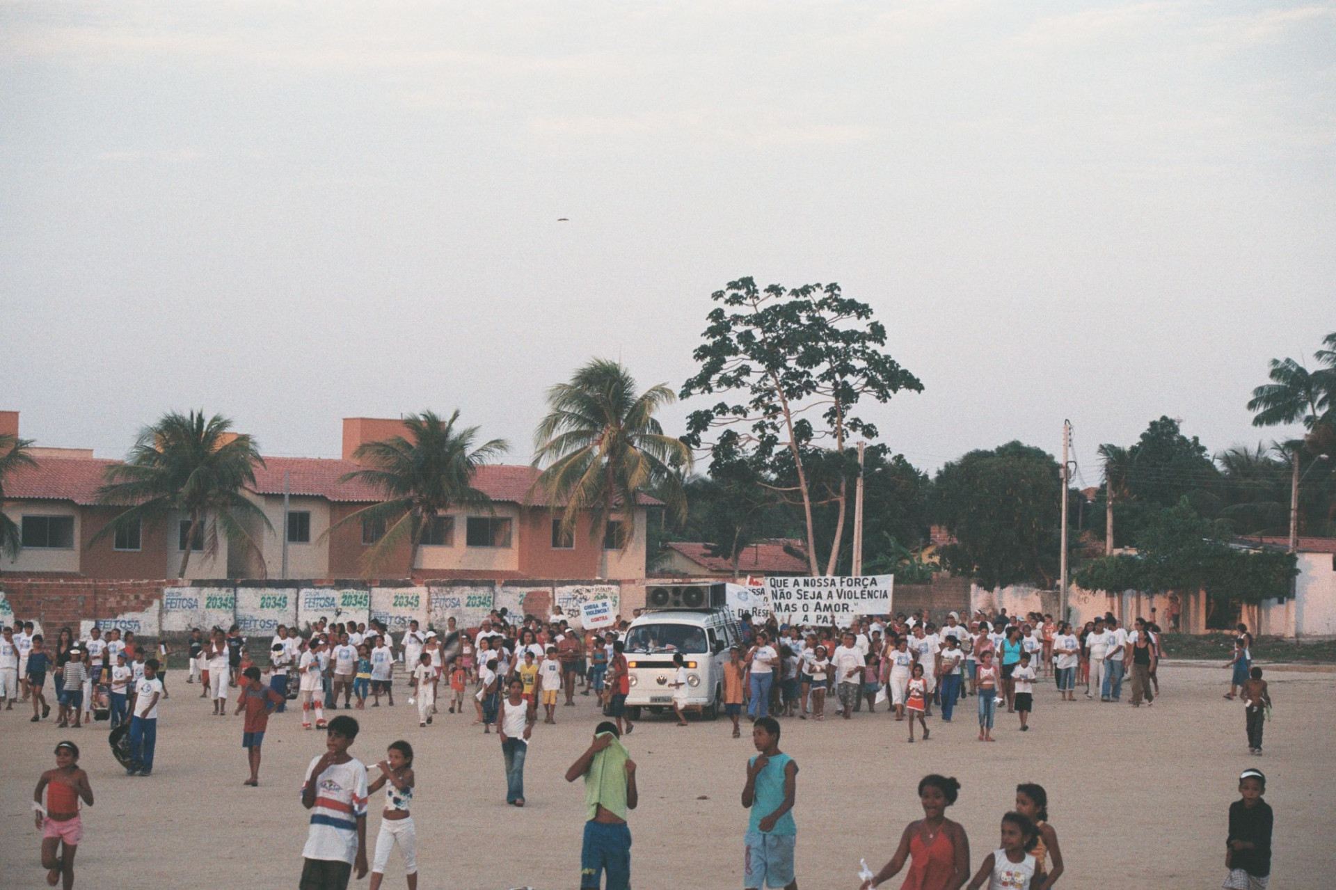 O projeto Uma Filomena e o fotógrafo local Leo Silva levam à comunidade do Santa Filomena, no bairro Jangurussu, a exposição fotográfica 