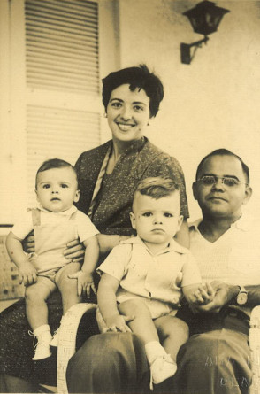 Maria Lucia e Roberto com os filhos Eduardo e José Rocha (Foto: Acervo pessoal/divulgação)