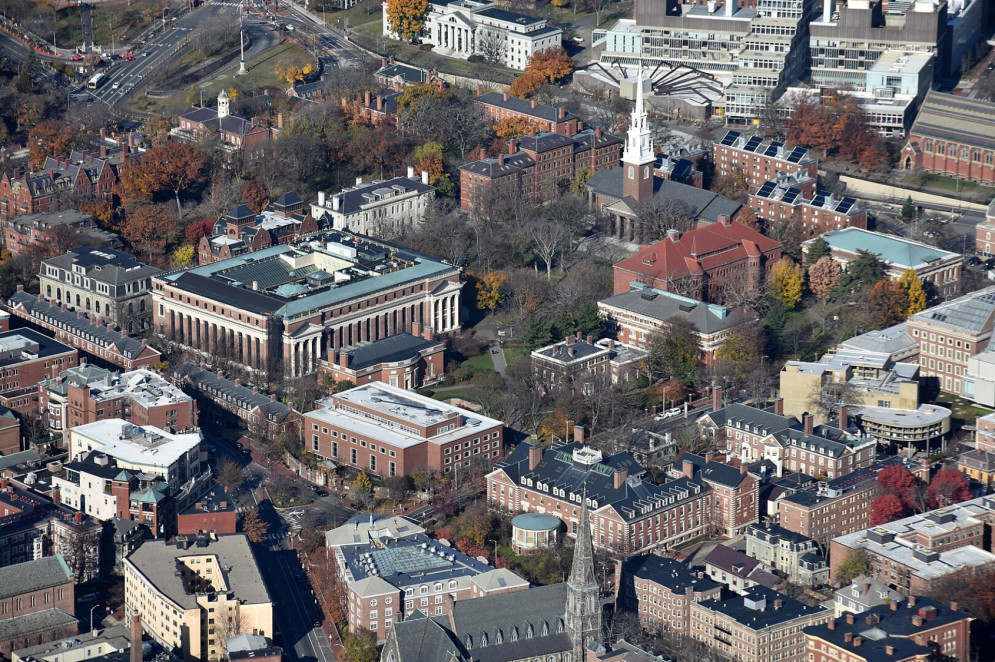 ParaTodosVerem: Vista aérea do campus da Universidade de Harvard, localizada em Cambridge, no estado de Massachusetts, nos Estados Unidos(Foto: Nick Allen / Wikimedia Commons)