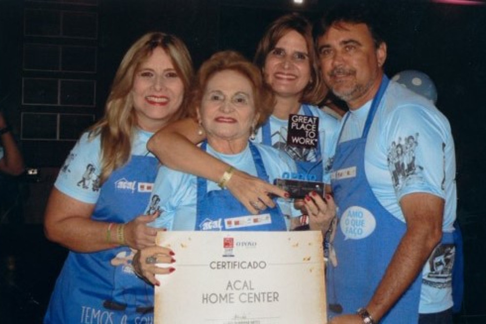 Ritelza, Marlene, Daniela e Gilberto em uma das premiações GPTW.(Foto: Acervo pessoal / Divulgação)