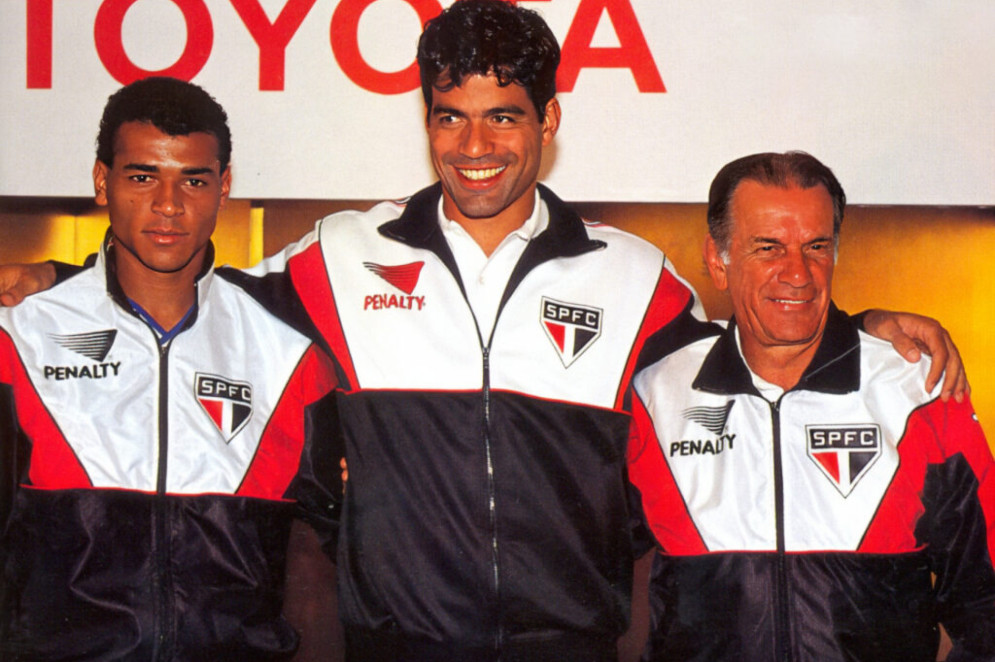 Cafu (esq.), Raí (meio) e Telê Santana (dir.)