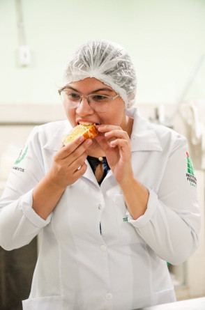 Receitas variam entre sorvete de capim-santo com limão, dindim gourmet de capim-santo, biscoitos de gengibre e pão de alecrim (Foto: Agência IFCE )