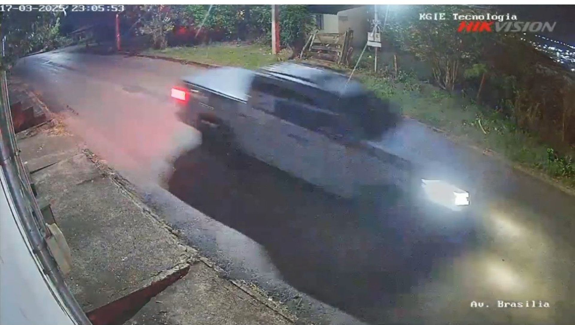 Captura de vídeo mostra carro usado na ação contra Eunício Oliveira (Foto: Divulgação / Reprodução de vídeo)