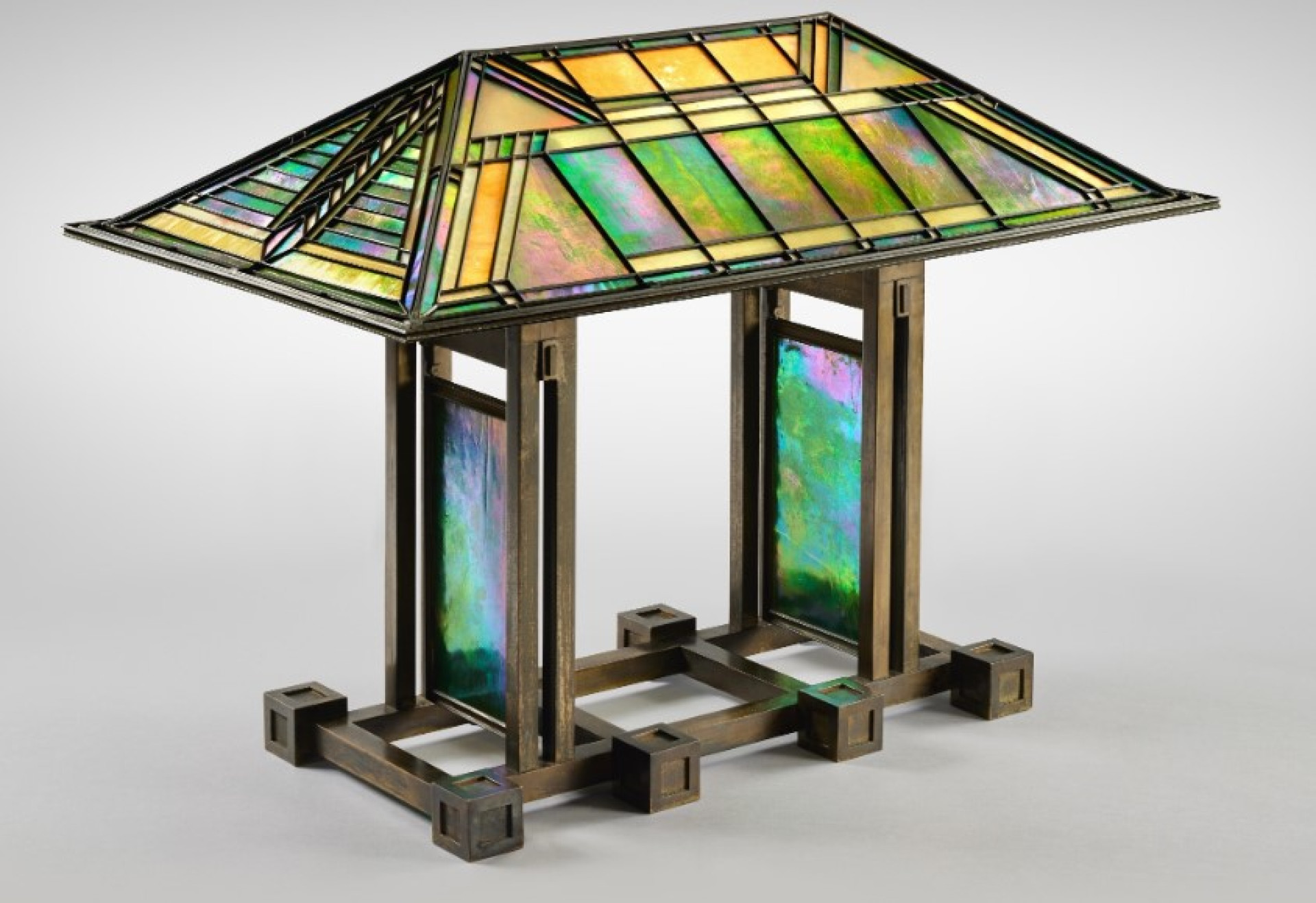 Malhete recordista entre as peças de Frank Lloyd Wright
 (Foto: Site/www.sothebys.com)