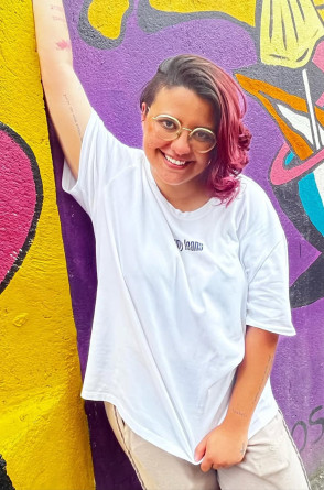 A psicóloga Lara Sales é especialista em borderline e trabalha com uma abordagem especificamente criada para o manejo de pessoas com TPB ou desregulação emocional intensa(Foto: Lara Sales/Acervo pessoal)