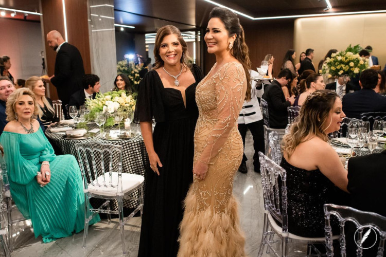 Duas belas mulheres na festa de 20 anos do "Espa&ccedil;o Vip": Gizela Dias Branco e Mariana Feitosa(Foto: Arquivo Familiar)