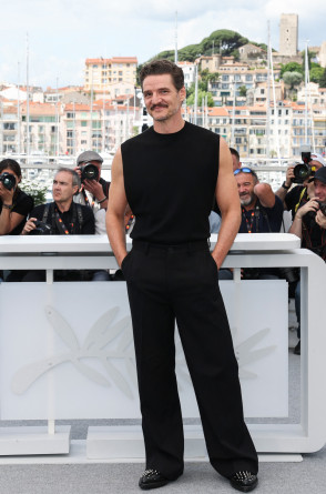 Pedro Pascal em Cannes (Foto: VALERY HACHEAFP)