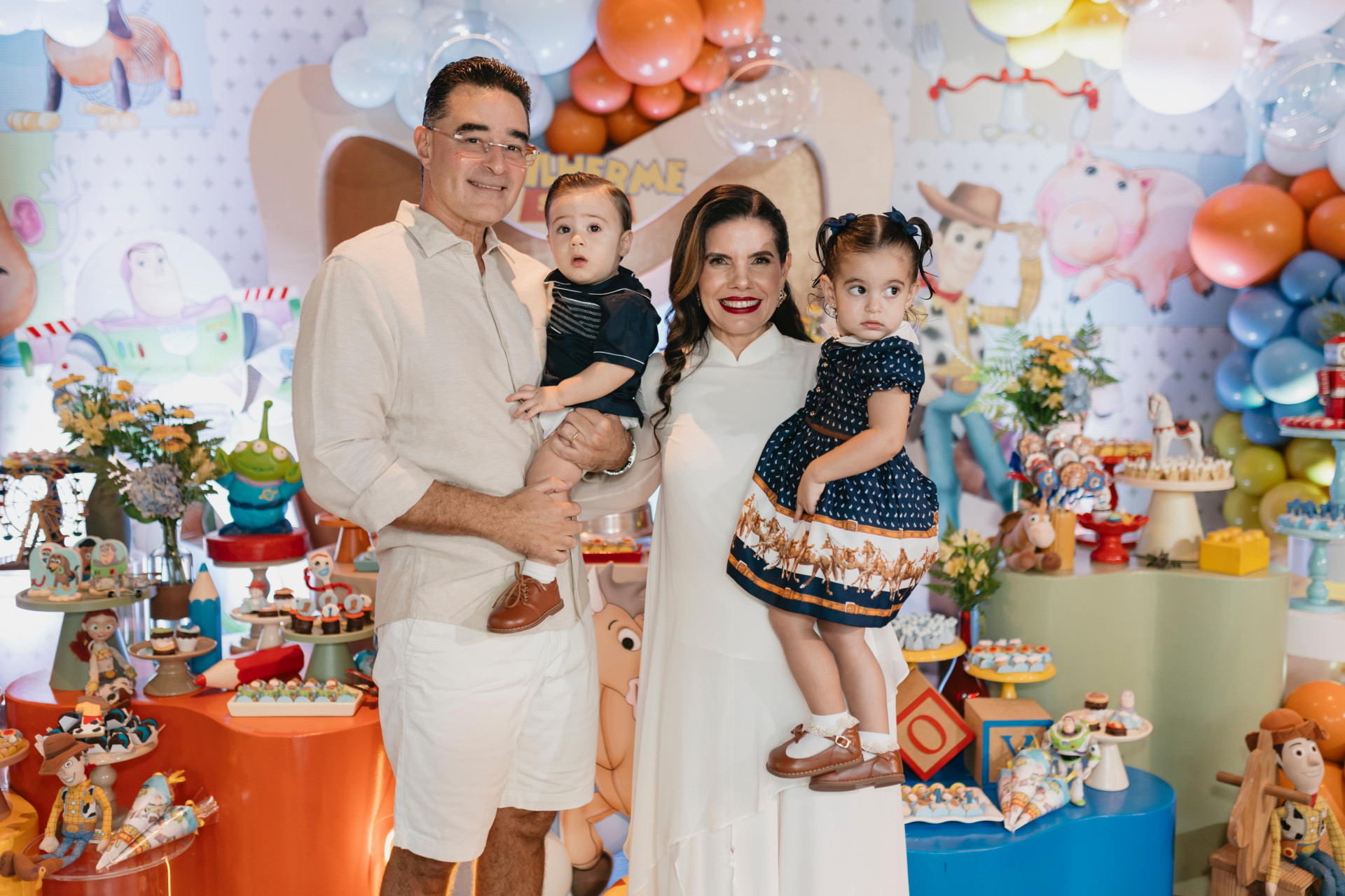 (Foto: arquivo familiar )Daniel Arruda e Veruska com os neto Guilherme e Maitê