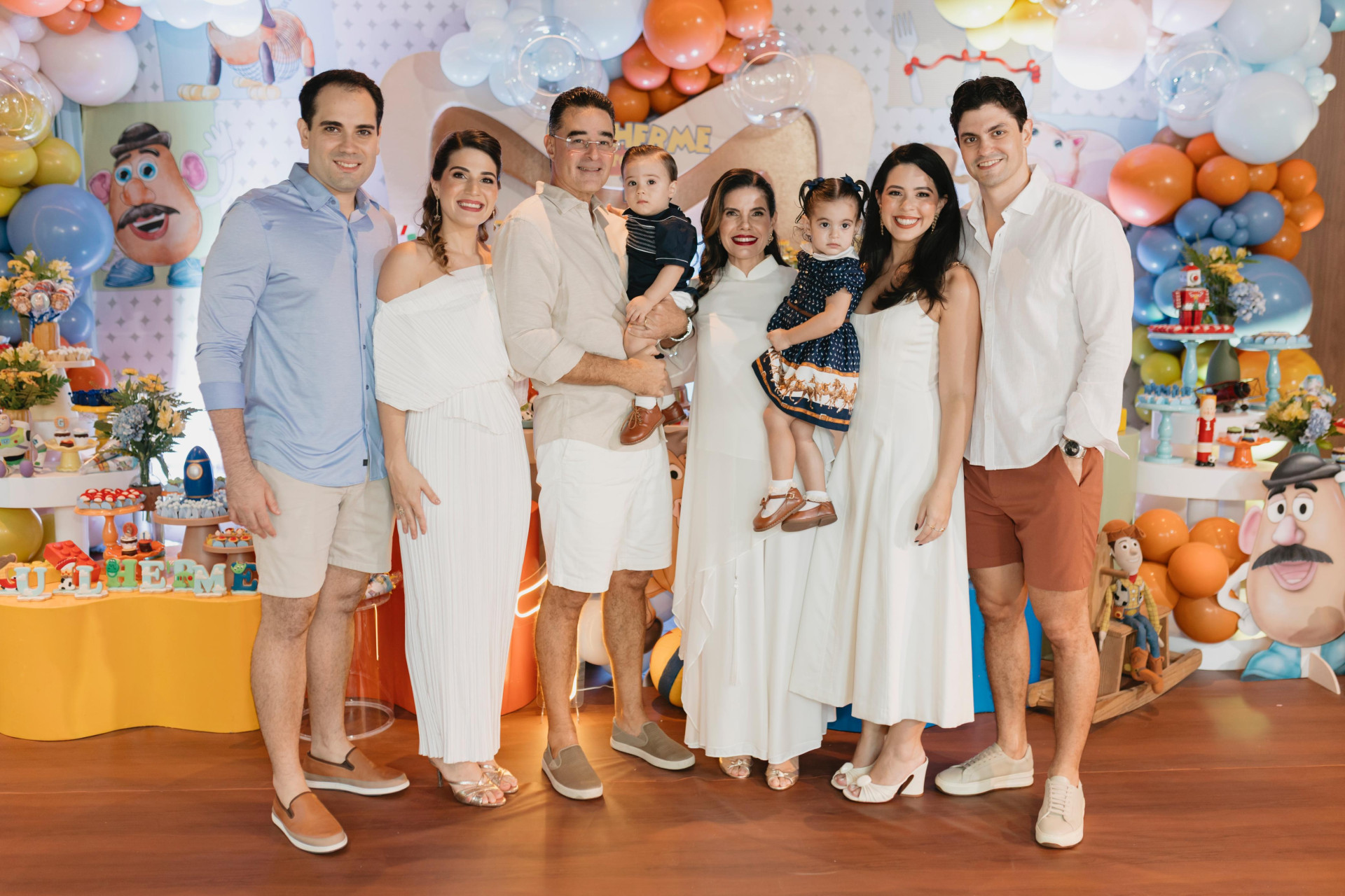 (Foto: arquivo familiar )Lucas Castelo e Pamella, Daniel Arruda, com o neto Guilherme Castelo, e Veruska, com a neta Maitê Osório, Nikole e David Osório  