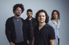 Os Selvagens à Procura de Lei: Matheus Brasil (bateria), Jonas Rio (baixo), Gabriel Aragão (voz e guitarra) e Plínio Câmara (guitarra)
