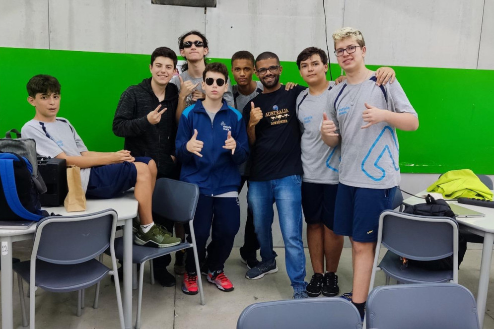 MC que se formou em publicidade, largou a carreira para se tornar professor e hoje usa o Rap e o Funk para transformar a realidade do ensino na periferia de São Paulo(Foto: Acervo Pessoal/O POVO)