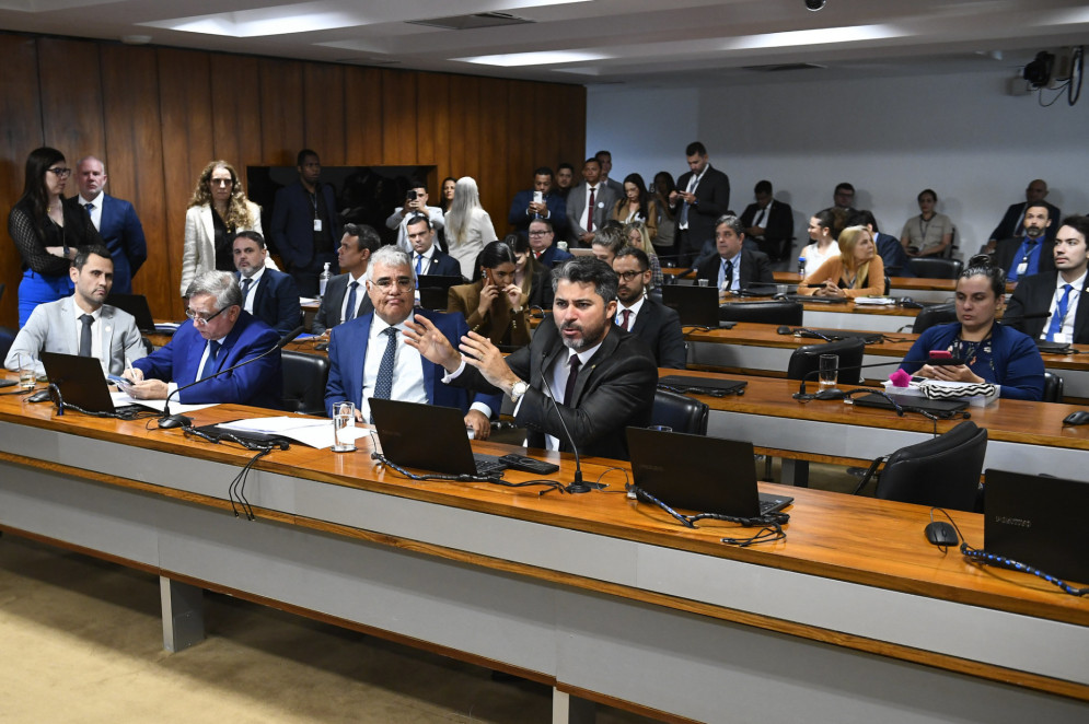Na bancada da CPI das Bets, os senadores Cleitinho (Republicanos-MG), Izalci Lucas (PL-DF), Eduardo Girão (Novo-CE) e Marcos Rogério (PL-RO)(Foto: Carlos Moura/Agência Senado)