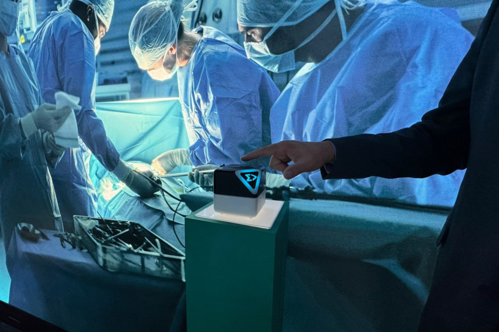 A MaVi é a primeira inteligência artificial em forma física com foco na saúde e atua como assistente virtual comandada por voz(Foto: Divulgação MV)