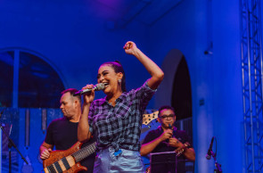 Cantora Iara Pamella participa de arraiá no Centro Cultural Bom Jardim (CCBJ)