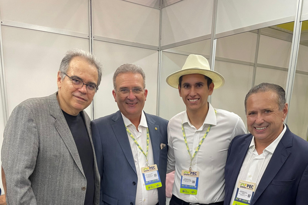 Dummar Neto, presidente executivo do O POVO; Amílcar Silveira, presidente da Faec; Domingos Neto, deputado federal; e Domingos Filho, secretário do Desenvolvimento Econômico do Ceará(Foto: divulgação)
