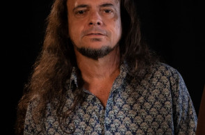 Ricardo Pinheiro, baterista da banda Renegados