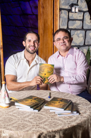 O psicólogo e escritor João Orleandro Lira e o escritor, advogado e professor universitário José Lira (Foto: Arquivo Pessoal )