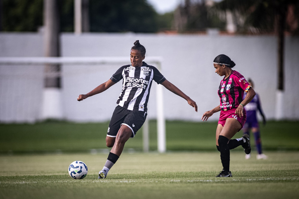 Ale se tornou jogadora profissional para homenagear o irmão que tinha a profissão como sonho de criança (Foto: Gabriel Silva / Ceará SC)