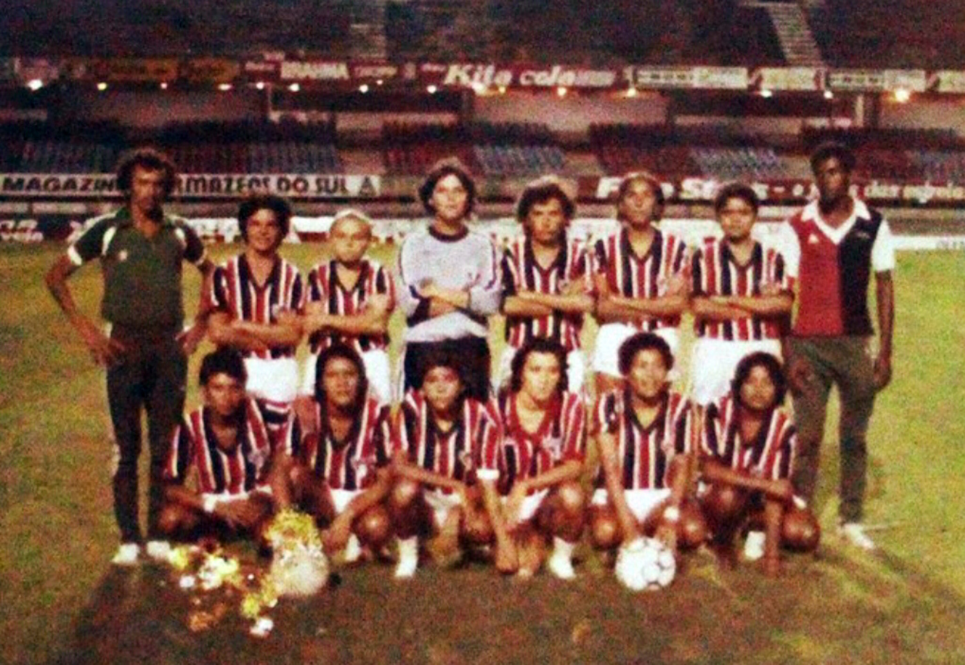 (Foto: Reprodução / Almanaque do Ferrão)Time feminino do Ferrão em 1983