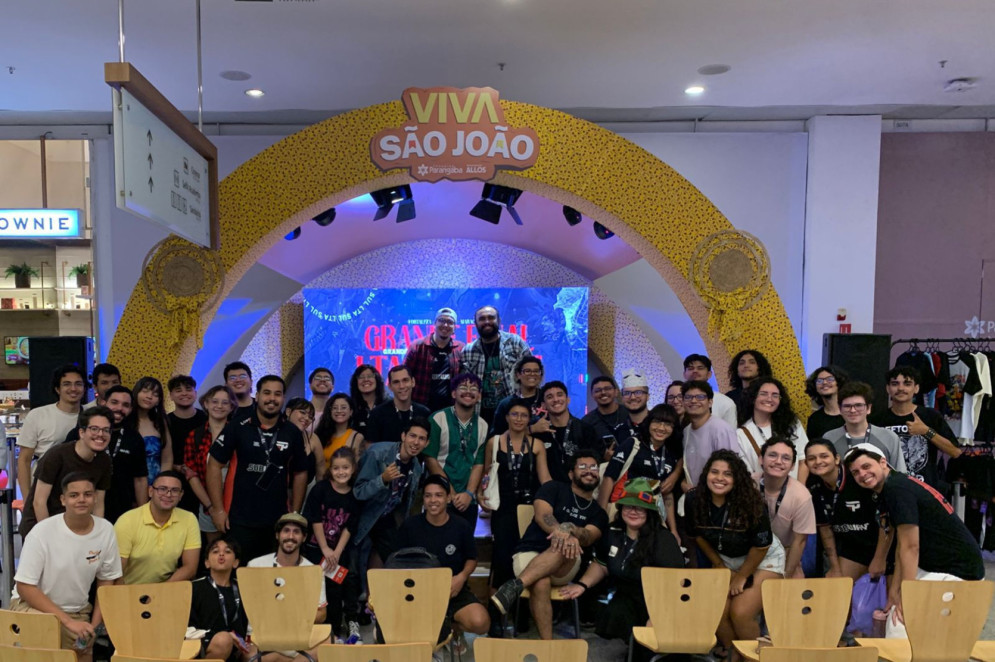 No Shopping Parangaba, em Fortaleza, torcedores que assistiram à final da LTA Sul, entre Furia e paiN Gaming(Foto: Krisalex Oliveira / Stopfeeding )