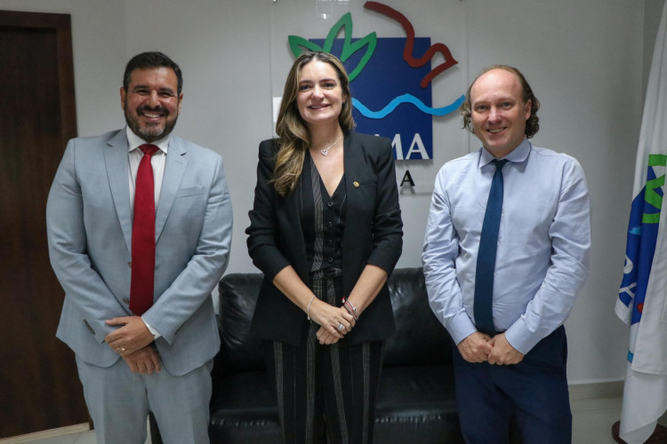 Max Quintino, Augusta Brita e o presidente do Ibama, Rodrigo Agostinho(Foto: Karol Santos/Divulgação/Equipe Senadora Augusta Brita)