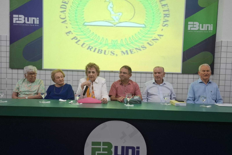 Mesa completa dos acadêmicos(Foto: Arquivo pessoal )