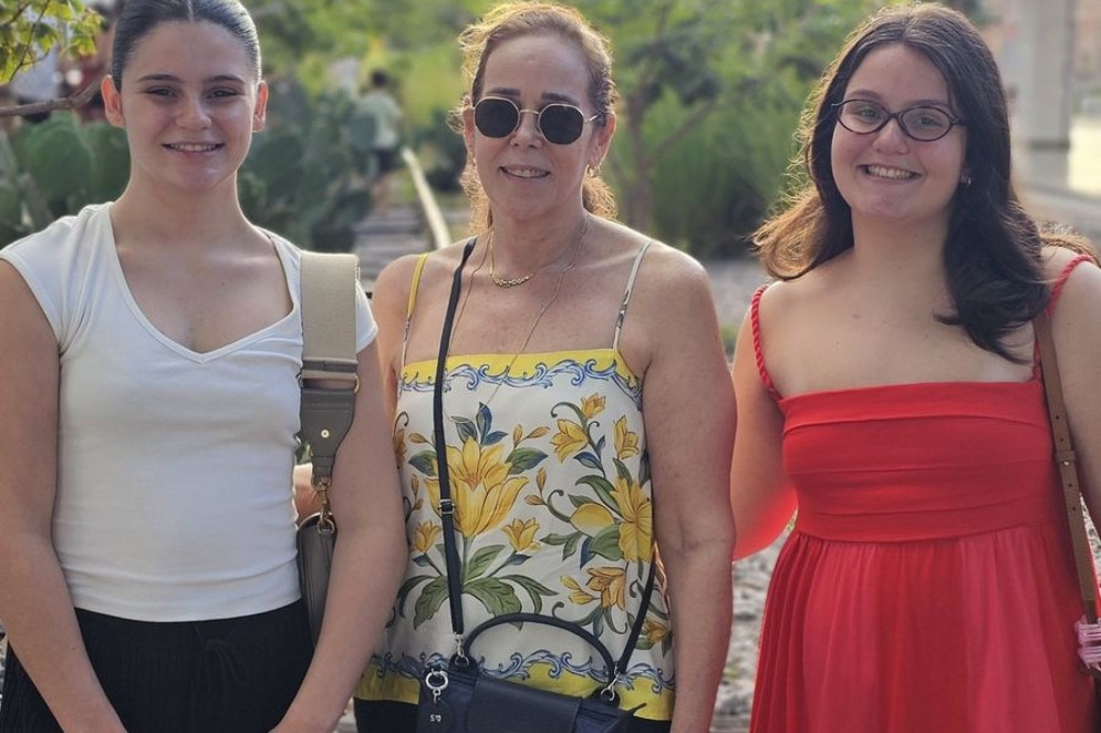 Sylvianne com Ester e Eduarda Oliveira(Foto: Arquivo pessoal)