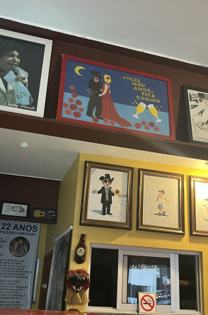 O Bar do Helano faz ode à música brega que conta romances e suas desventuras de forma pitoresca em aclamados shows(Foto: Karyne Lane/O POVO)