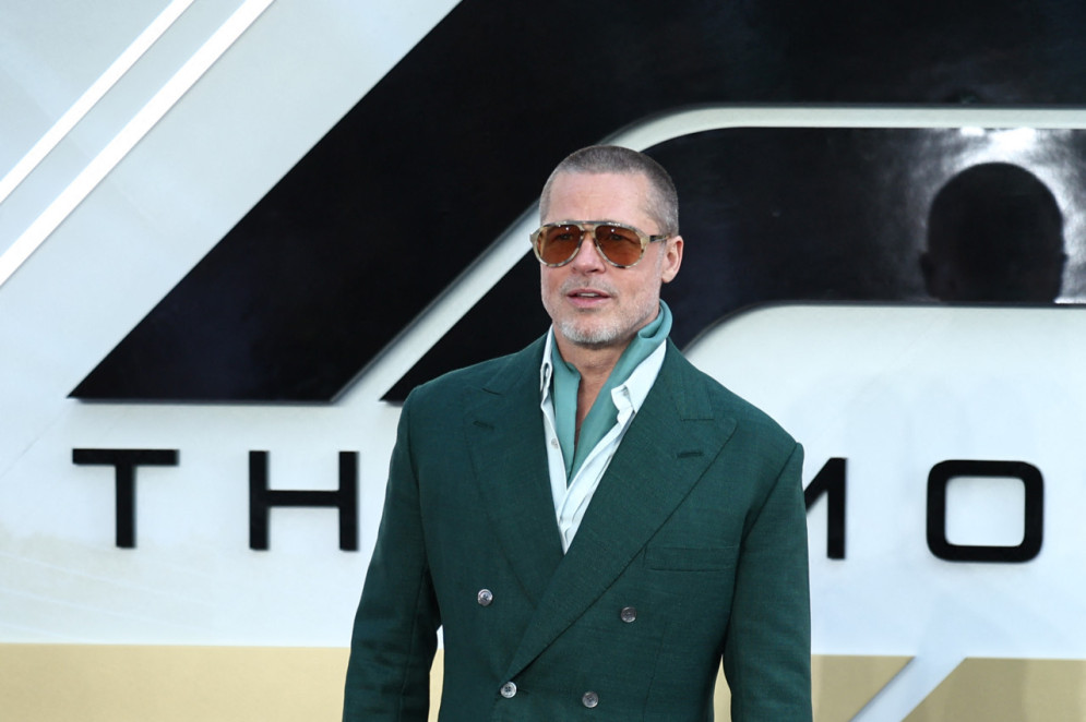 Brad Pitt na première europeia do filme F1, em cartaz nos cinemas  (Foto: HENRY NICHOLLS / AFP)
