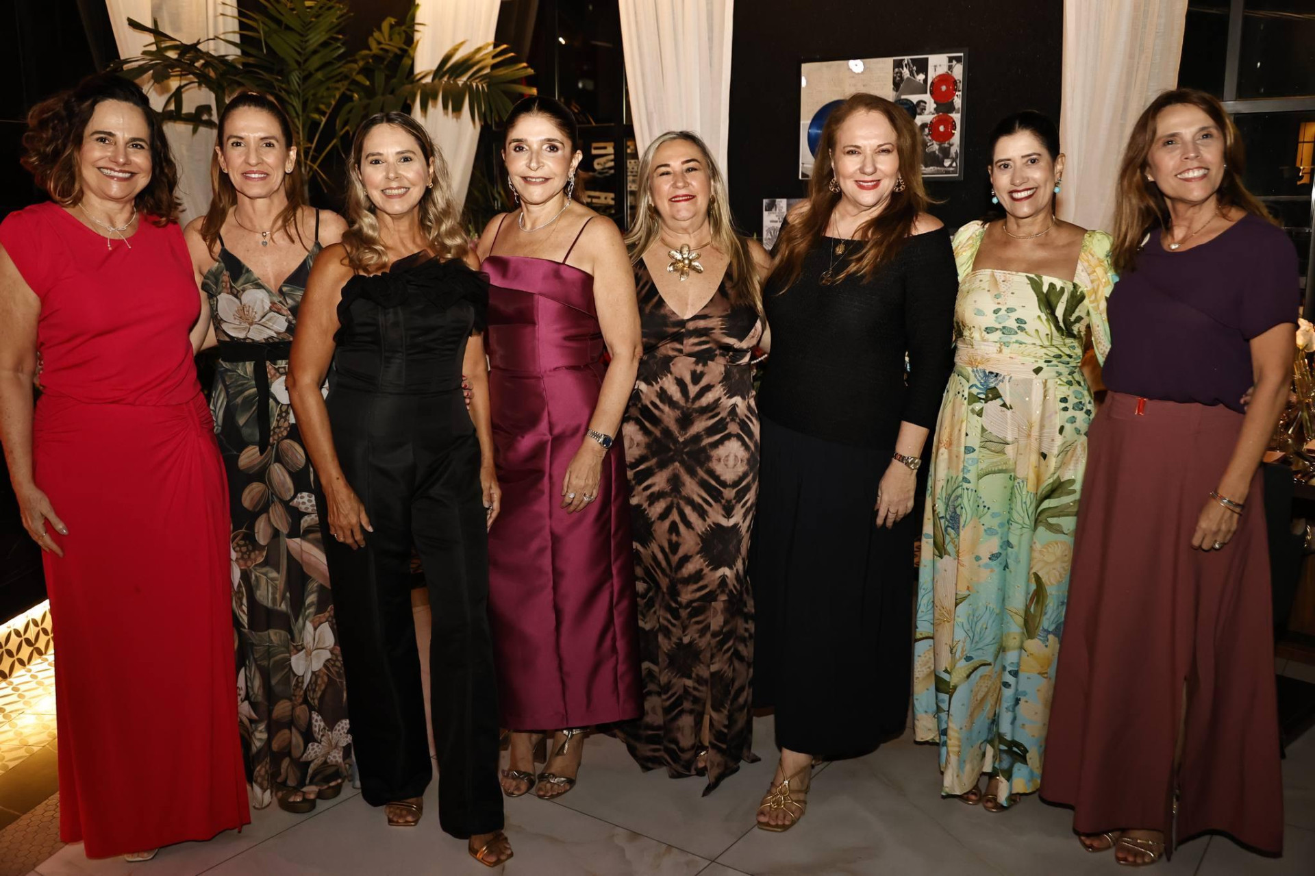 (Foto: arquivo familiar )Adriene Garcia, Lorna Vidal, Ruth Mendonça, Chrystiane Figueiredo, Virginia Canito, Luiziane Cavalcante, Silvinha Egydio e Denise Studart