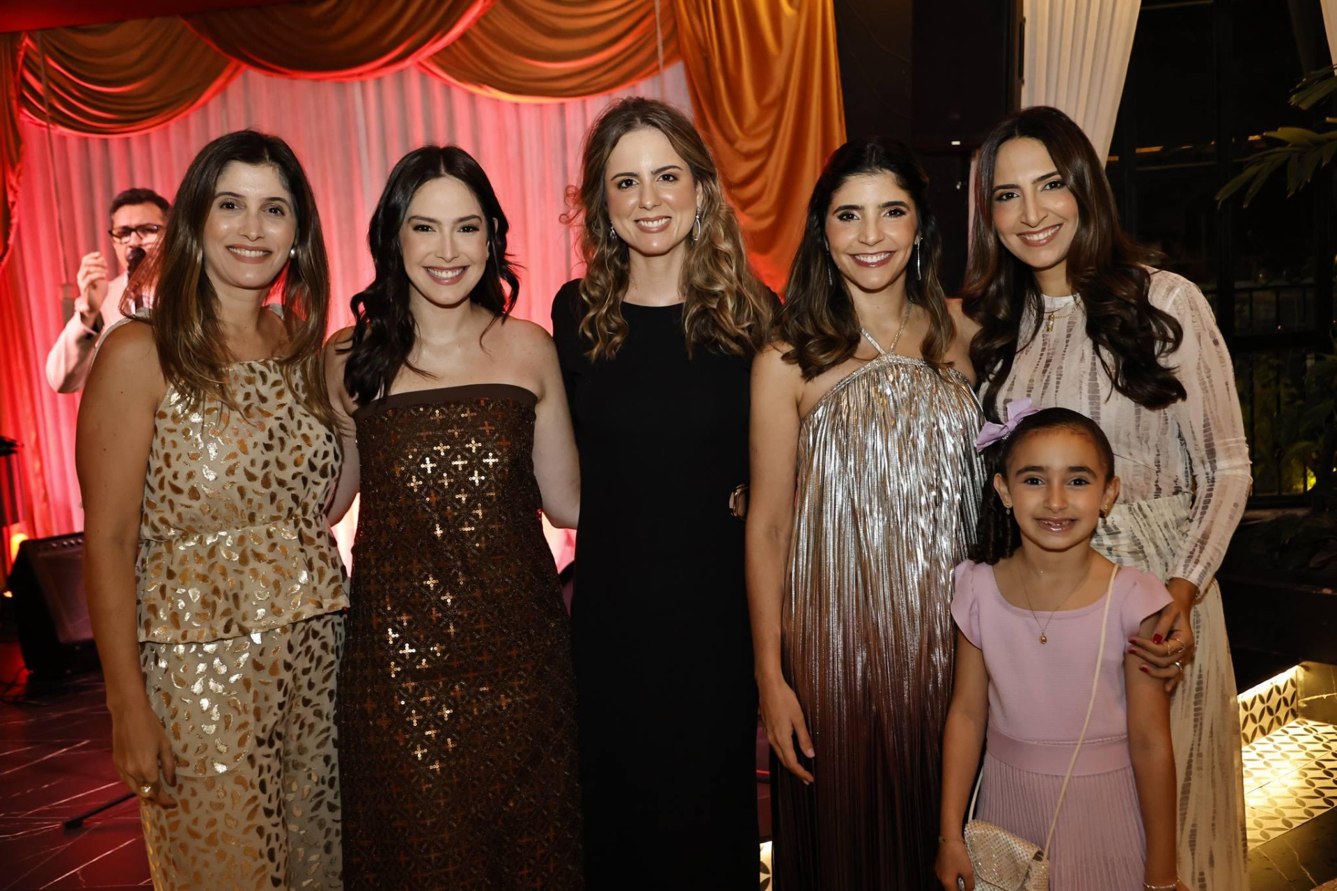 (Foto: arquivo familiar )Priscila Otoch, Marcela Teixeira, Bia Gradvohl, Jéssica Figueiredo, Nathalia e Nicole Holanda