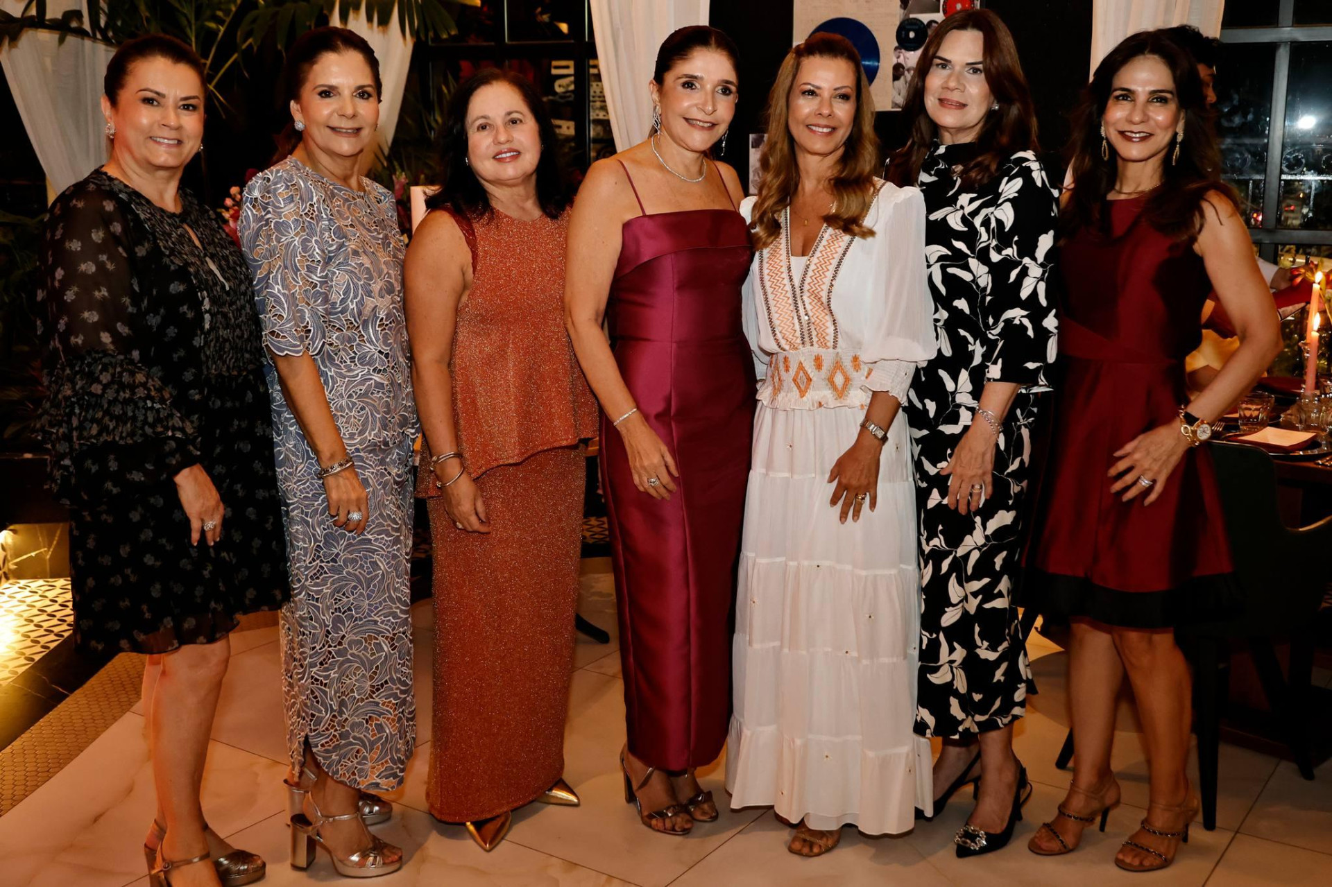 (Foto: arquivo familiar )Vera Militão, Tatiana Otoch, Teresa Saboia, Chrystiane Figueiredo, Edileda Mendes, Beth Sá Cavalcante e Sandra Rolim
