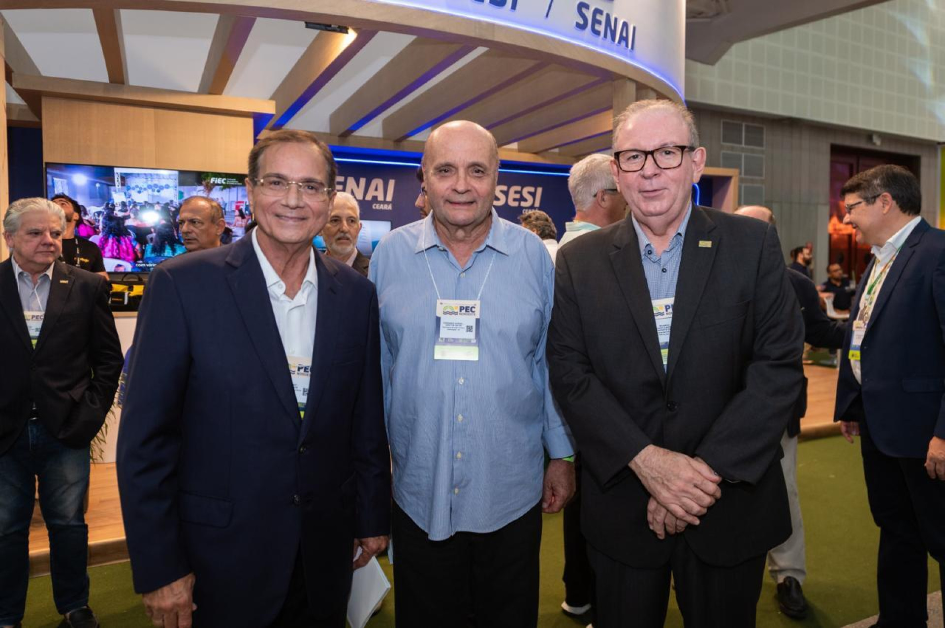 Presidente Ricardo Cavalcante (à dir.) com os homenageados, Beto Studart e Fernando Gurgel
 (Foto: Arquivo pessoal )