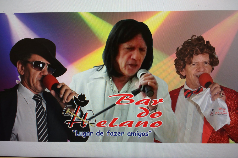 Segundo Helano Moreira, que faz cover de ícones do brega, o Bar do Helano é um "lugar de fazer amigos"(Foto: Reprodução/Facebook/Bar do Helano)