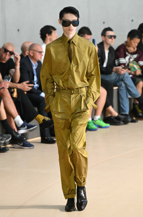  Spring-Summer 2026 de  Saint Laurent na Paris Fashion Week (Foto: BERTRAND GUAY / AFP)