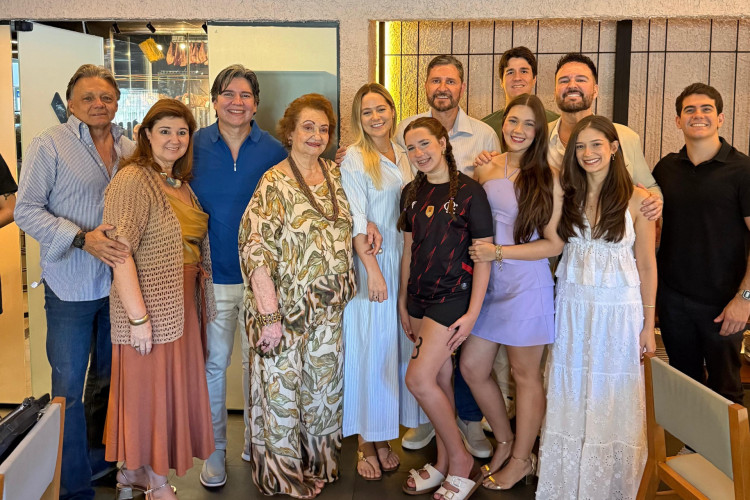 Aniversariante cercada de carinho(Foto: Arquivo pessoal)