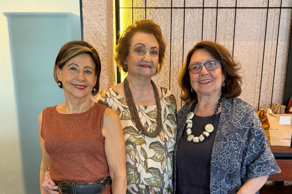 Márcia com a cunhada Vãnia e a irmã querida Cláudia(Foto: Arquivo pessoal)