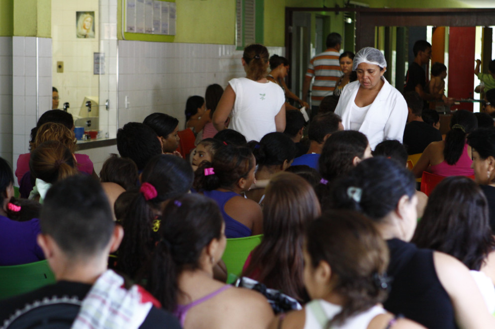 Casos de virose lotam Centro de Assistência à Criança Dra. Lúcia de Fátima, hospital infantil que funcionava no bairro Parangaba, As imagens são do dia 18 de janeiro de 2011(Foto: Rafael Cavalcante/Arquivo OPOVODOC)