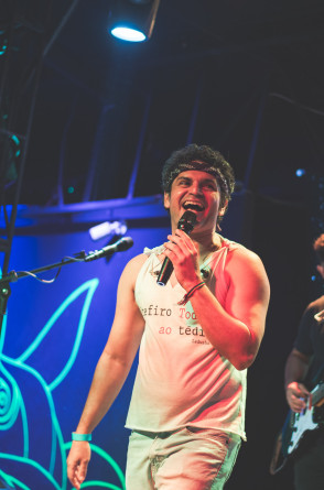 Ator e cantor George Hudson integra a banda Altos Versos, que presta tributo ao Cazuza