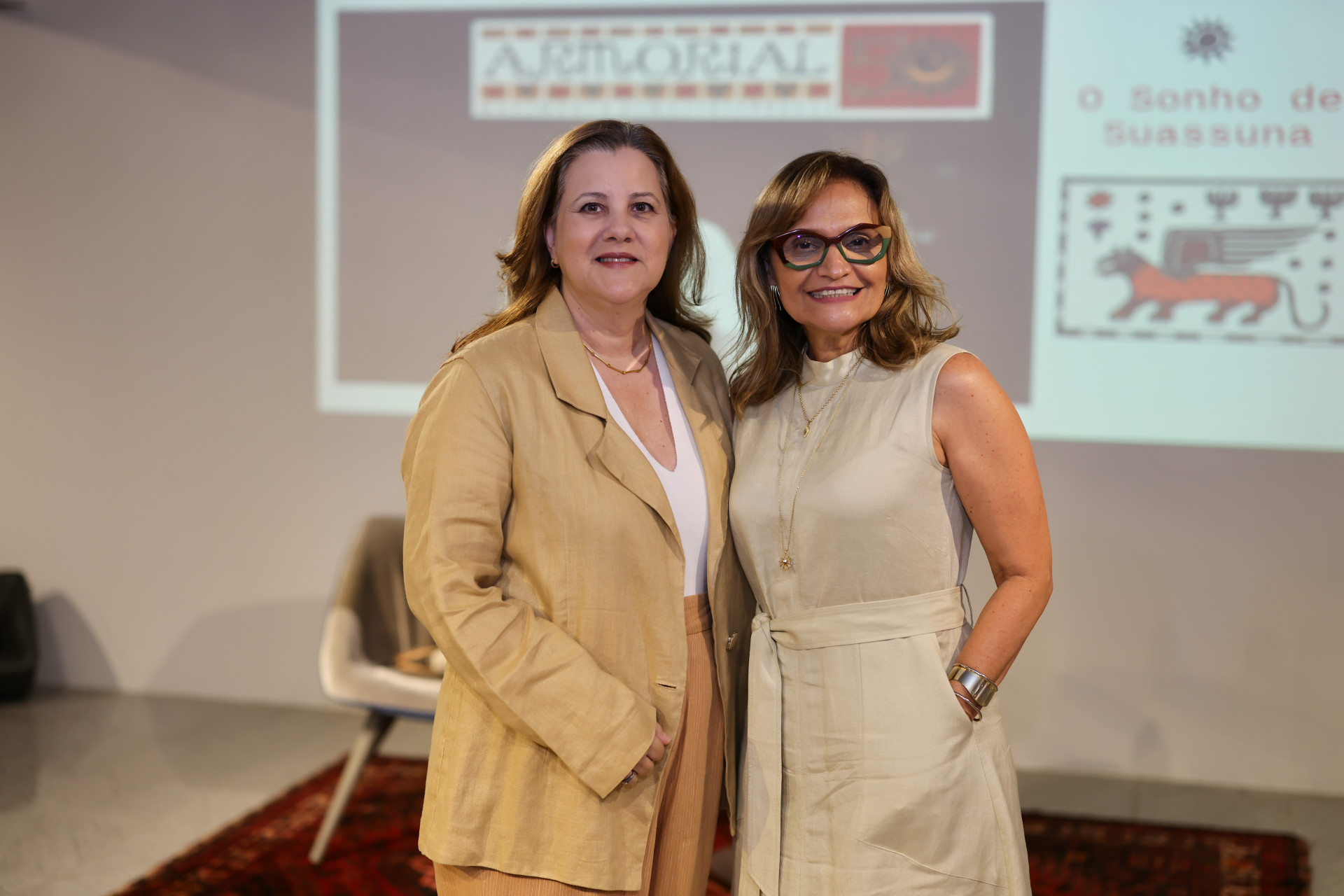 (Foto: ARES SOARES)Professora Luciana Eloy e Adriana Helena Moreira, vice-reitora de Extensão e Comunidade Universitária da Unifor