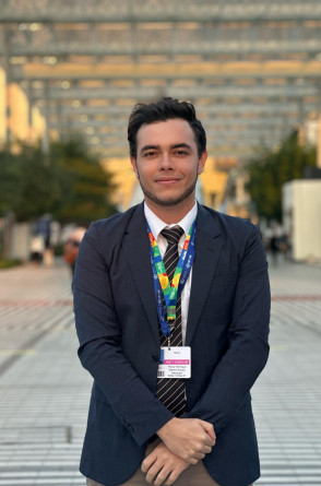 Pedro Martins Menezes, diretor acadêmico de Direito Internacional e Economia do Grupo de Estudos em Direito e Assuntos Internacionais da UFC, é um homem branco de cabelo castanho (Foto: Reprodução/ Arquivo pessoal)