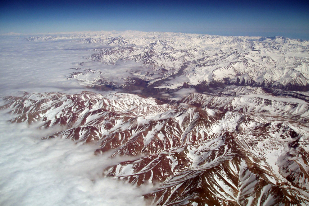 A cordilheira dos Andes possui aproximadamente oito mil quilômetros de extensão, sendo a maior cadeia de montanhas do mundo (em comprimento). A sua formação geológica datada no período Terciário, aproximadamente de 66 milhões a 2,6 milhões de anos atrás(Foto: Roman Bonnefoy)