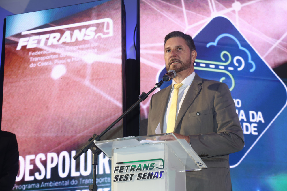 ROMEU discursou, registrando seu compromisso com o Cear&aacute; e sua gratid&atilde;o pela homenagem(Foto: Jo&atilde;o Filho Tavares)