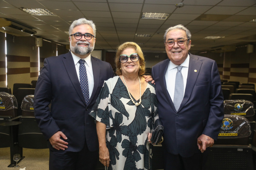 Presidente Aloysio C. da Veiga com o filho Maur&iacute;cio e a esposa Helena(Foto: Jo&atilde;o Filho Tavares)