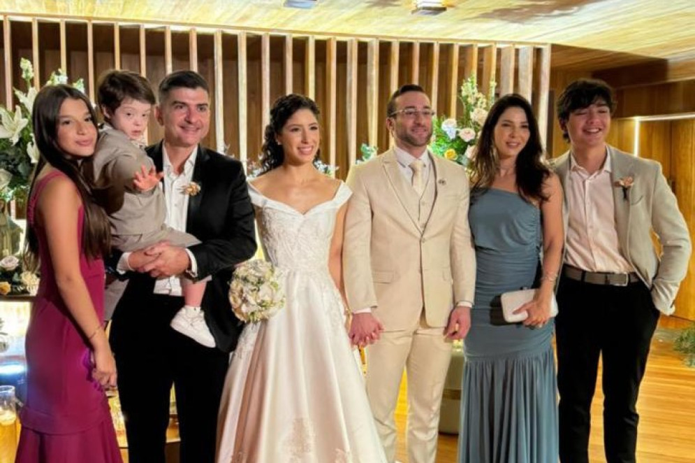 Casamento  Natália e Gabriel. Na  foto:Letícia, Miguel , Ludwig, Natália , Gabriel , Juliana e João Pedro(Foto: Arquivo pessoal)